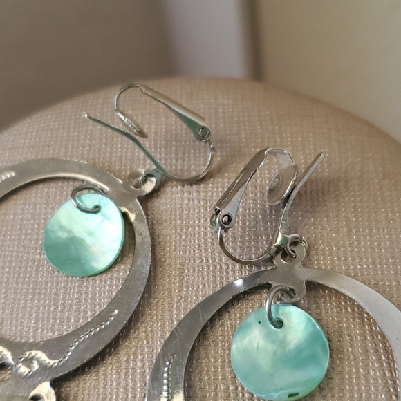 Small hoop earings - Picture 3 of 4